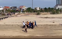 Cano biên phòng vượt sóng cấp cứu ngư dân bị tai biến trên biển