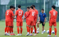 U.23 Việt Nam thay gấp 2 cầu thủ sát giờ sang UAE, tại sao vắng mặt thầy Kim?