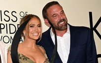 Jennifer Lopez và Ben Affleck sánh bước trên thảm đỏ sau một năm ly hôn