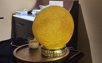 Đầu bếp Hồng Kông học chiên bánh cam đến… phồng tay để đãi khách Việt