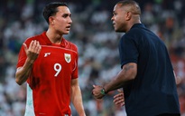 HLV Kluivert thất vọng ê chề vì Indonesia thua đau, bất ngờ đưa trọng tài lên tận mây xanh