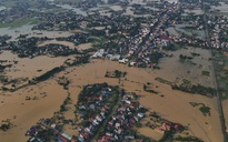 Sau Thái Nguyên, lũ sông Cầu 'tấn công' xã ngoại thành Hà Nội