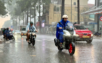 Mưa lớn và triều cường tại TP.HCM cao còn kéo dài đến khi nào?