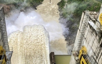 Quảng Ngãi lũ chồng lũ, cảnh báo nguy cơ tiếp tục sạt lở