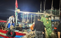 Quảng Trị: Cứu 7 thuyền viên bị chìm tàu trên biển