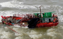 Cứu 8 thuyền viên bị chìm tàu trên biển ở Quảng Trị