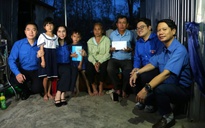 T.Ư Đoàn trao quà, hỗ trợ kinh phí xây nhà cho người dân vùng bão