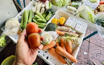 Tăng 'chóng mặt', đi chợ giờ đây tiền rau nhiều hơn tiền thịt