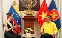 Hai hoa hậu của Venezuela tới thăm Đại sứ quán Việt Nam