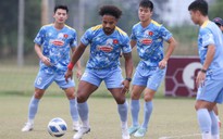 Xuân Son rê bóng, đồng đội trầm trồ ngắm nhìn: Chắc chắn đá trận gặp Lào