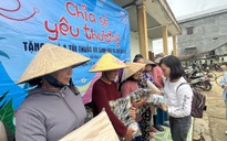 Trao 400 phần quà hỗ trợ người dân vùng rốn lũ TP.Đà Nẵng