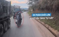 Kinh hoàng xe phân khối lớn vượt ẩu ngay cua, ép ô tô con vào lề đường