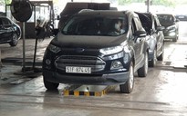 Ô tô hỏng đèn soi biển số có 'đậu' đăng kiểm?