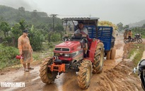 Giữa vòng vây lũ dữ: Căng mình tiếp tế, sơ tán hàng trăm người ở Đắk Lắk