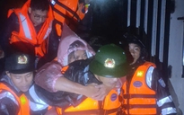 Ngập lụt ở Gia Lai: Công an trắng đêm cứu dân