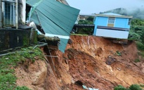 Quảng Ngãi: Sạt lở uy hiếp trường học, di dời khẩn cấp giáo viên và học sinh