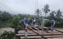 Quảng Ngãi: Làm cầu sắt tạm giúp hơn 1.800 người dân tránh bị cô lập