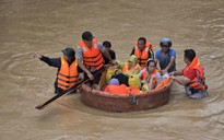 Bằng mọi giá phải tiếp cận cứu dân rốn ngập lụt Khánh Hòa trong đêm