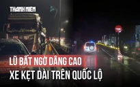 Giằng co với lũ dữ trên QL1D: CSGT mở đường, xe chở PV Thanh Niên đi vào tâm lũ Đắk Lắk