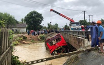 Bà con vùng ngập lụt Phú Yên cũ hãy gọi những số điện thoại cứu hộ này