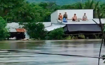 Nguyên nhân mưa lũ miền Trung vượt đỉnh lịch sử, ngập lụt còn kéo dài