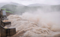 Thủy điện xả lũ nguy hiểm nhất là 'bên nào cũng đúng'