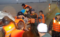 Đơn vị quân đội ứng cứu 605 người dân bị cô lập tại Đắk Lắk