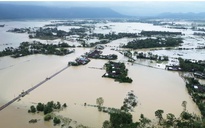 Rốn lũ xã Hòa Thịnh, Đắk Lắk nhìn từ trên cao: Nước mênh mông, rút chậm