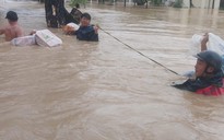 Lời kể thầy hiệu trưởng cùng giáo viên bơi trong lũ, cứu trợ 500 học trò