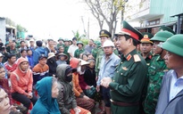 Đại tướng Phan Văn Giang thăm vùng lũ Gia Lai: 'Chúng ta cùng nhau khôi phục lại'