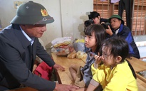 Các đoàn công tác của Bộ Chính trị, Ban Bí thư thăm bà con vùng ngập lụt