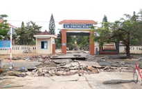 Trường THPT Lê Trung Kiên tan hoang sau lũ, nỗi lo an toàn cho học sinh