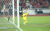 Thủ môn U.23 Thái Lan cầu cứu vì lũ lụt nghiêm trọng: ‘Cha mẹ tôi bị mắc kẹt, mất liên lạc…’