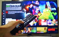 Vì sao đập mạnh điều khiển từ xa vào tay lại giúp 'hồi sinh' pin?