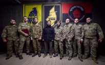 Chiến sự Ukraine ngày 1.350: Nga siết vòng vây ở Pokrovsk, Tổng thống Zelensky ra tiền tuyến