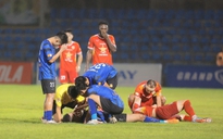 Trọng tài ngăn trung vệ cao 1,96 m của HAGL cắn lưỡi: Hành động anh hùng