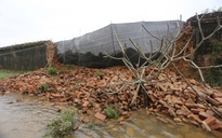 Đoạn tường Hoàng thành Huế đổ sập sau 3 đợt lũ lụt