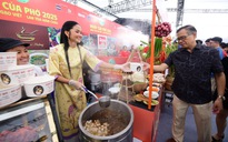 Thực khách bất ngờ được hoa hậu H'Hen Niê phục vụ phở trong 'Ngày của Phở'