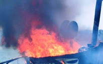 Đà Nẵng: 53 ngư dân buộc phải nhảy xuống biển vì tàu cá bất ngờ bốc cháy