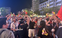 Tối qua triệu con tim xuống phố mừng ‘vàng’ SEA Games 33 của U.22 Việt Nam