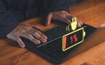 Lý do laptop hết pin ngay cả khi không sử dụng