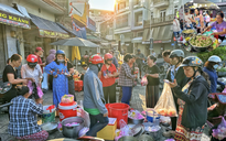 Khu Chợ Lớn ở TP.HCM rất đông người mua chè trôi nước mừng tết Đông chí