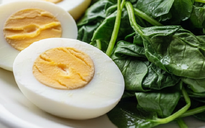 Trứng nên ăn chung với món nào để hấp thu tốt hơn?