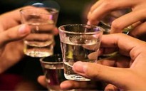Hải Phòng: Ngộ độc tập thể nghi do rượu