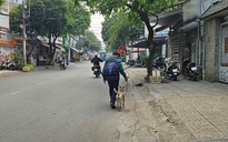 Tin vui cho người đàn ông dắt chó đi bộ xin việc khắp TP.HCM: 'Lúc tôi ngặt nghèo nhất...'