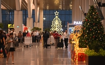 Nhà ga T3 Tân Sơn Nhất 'lên đồ' lung linh đón hàng vạn khách đầu năm mới