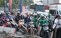 Ngày cuối năm 2025: Khu đông TP.HCM ùn ùn xe cộ, người dân về quê nghỉ lễ