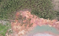 Hạ tràn xả lũ hồ Kẻ Gỗ bị sạt lở nghiêm trọng