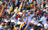 Cuồng nhiệt cổ động viên Myanmar, 'nóng rực' bầu không khí bóng đá nữ SEA Games