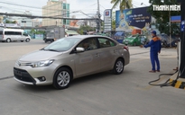 Vì sao nên tắt động cơ khi đổ xăng cho ô tô?